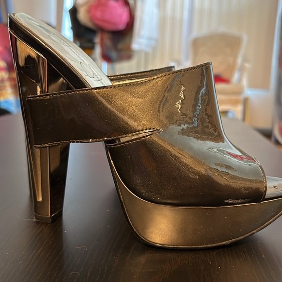 Jessica Simpson chrome platform sling back shoes. - Picture 7 of 8
